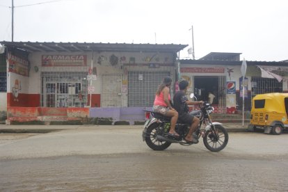 Delincuentes atacaron un negocio en el noroeste de Guayaquil.