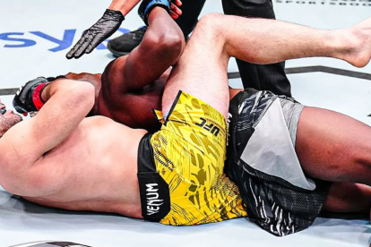 Carlos Vera sometió a Josias Musasa en el primer asalto.