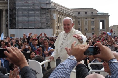 ANITA BULJUBASICH EN EL VATICANO

AG-EXTERNOS