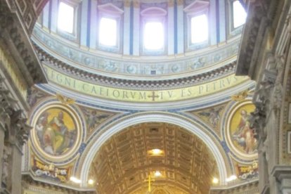 Junto a su esposo Nerio David, dentro de la Capilla Sixtina.