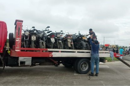 Las motocicletas encontradas durante las operaciones de los uniformados.