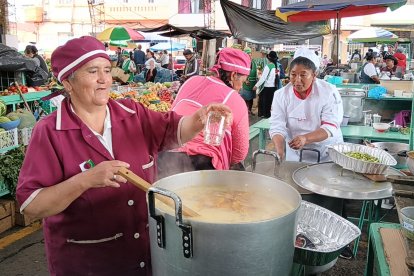 La fanesca de dulce es el plato de este año en la Plaza Primero de Mayo.