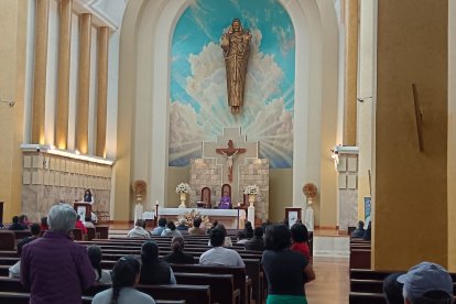 Las personas ya están asistiendo a las iglesias.