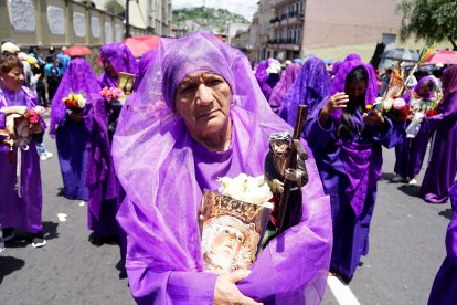 Eliza Rosero pidió a Jesús que haya más seguridad y salud en el país.