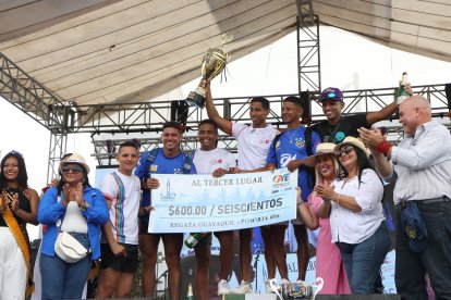 Astillero-Yahuarcocha se ubicó tercero y también llevó premio en efectivo.