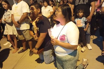 Decenas de católicos rememoraron la Pasión y Muerte de Jesús y también clamaron para que cesen los hechos violentos.