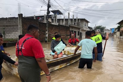 Decenas de barrios de Santa Lucía están inundados.