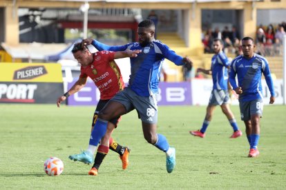 Emelec y Deportivo Cuenca chocaron este 19 de abril.