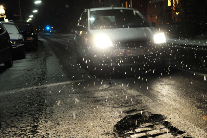 Baches en Guayaquil son perniciosos para vehículos.