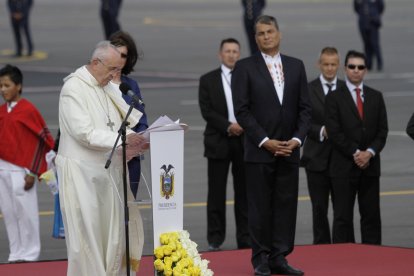 Rafael Correa recibió al pontífice en 2015.