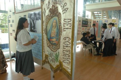 El papa Francisco aseguró que tenía una imagen de la Virgen Dolorosa del Colegio.