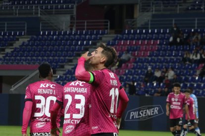 Los rayados derrotaron 2-0 al Manta.