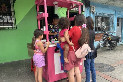 Saskia dice que compra sus ingredientes a diario, para ofrecer productos frescos.