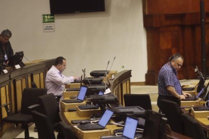 La nuevas computadoras se instalaron desde este 22 de abril de 2025 en el Pleno.