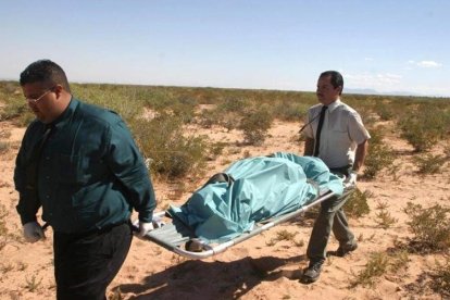 Decenas de migrantes ilegales mueren cada año intentado cruzar el desierto de Arizona para ingresar a Estados Unidos.