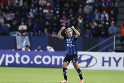 Spinelli brilló con doblete, pero River rescató un punto en la altura.