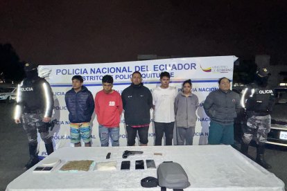 Seis personas fueron capturadas en La Ecuatoriana, por tráfico de drogas y robo de autos.