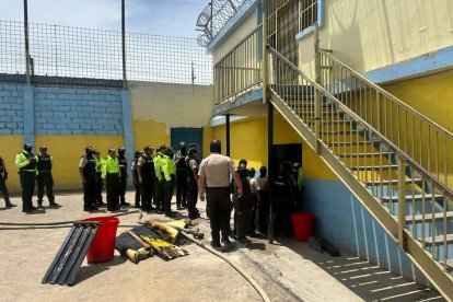 Según el reporte policial, en el pabellón 2 se incendiaron colchones y destruyeron puertas.