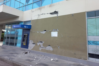 Sismo en Esmeraldas: así se ven sedes de instituciones bancarias.