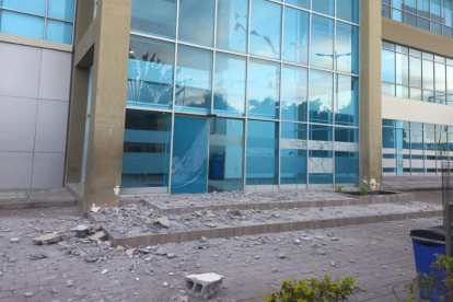 Sismos en Esmeraldas: ventanas se quebraron durante el temblor fuerte.