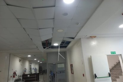 En los centros de salud también se reportaron daños materiales.