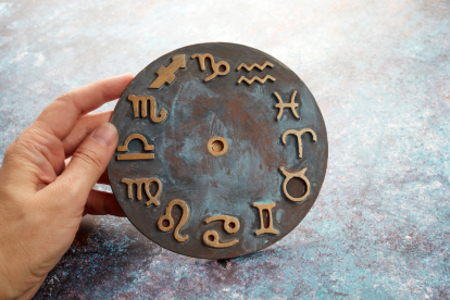 Descubre lo que los astros tienen preparado para ti este 26 de abril.