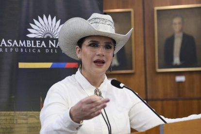 Mónica Salazar se apartó de la bancada de Revolución Ciudadana tras denunciar diferencias internas.