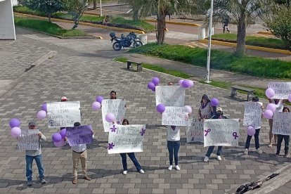 Familiares de las víctimas han realizado plantones para exigir justicia por el caso.