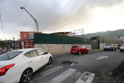 Al ‘cráter’ de la calle Jiguas no siempre lo ven por su cercanía con la avenida principal.