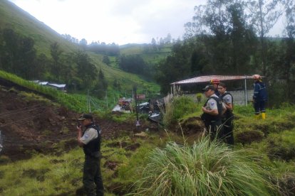 Las tareas de limpieza tomarán tiempo y se pidió a la ciudadanía tomar rutas alternas.