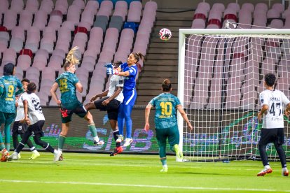 La arquera ecuatoriana Irene Tobar del Al-Amal Premier League de Arabia.