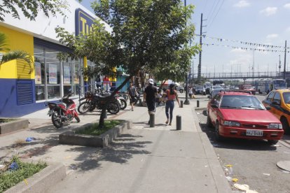 En este sector de la vía Perimetral ocurrió el crimen.