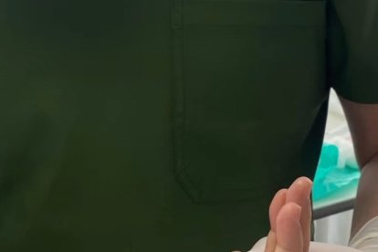 La operación para reconectar los nervios de los dedos duró tres horas.