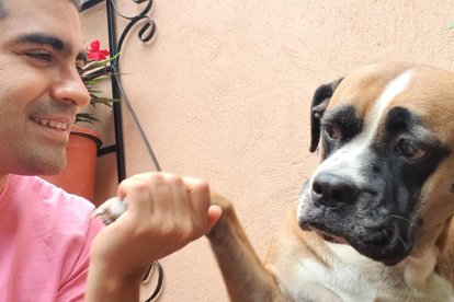 La familia espera que tras la operación vuelva a llevar su rutina diaria.