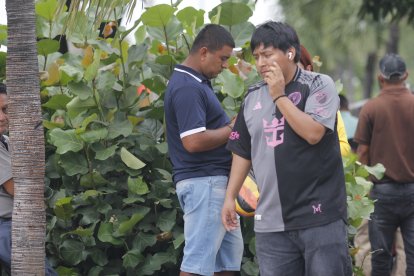 El hijo de la fallecida llegó al Laboratorio de Criminalística para reclamar su cuerpo.
