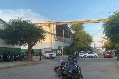 La Policía llegó al sitio del ataque armado en Manta.