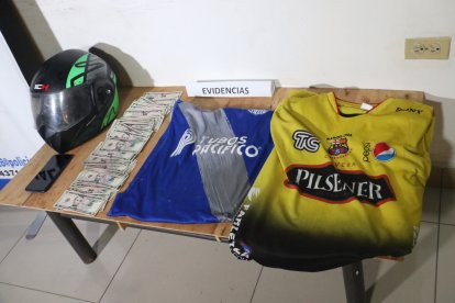 Las evidencias que se encontraron en poder de los capturados por el robo de la agencia bancaria al sur de Guayaquil.