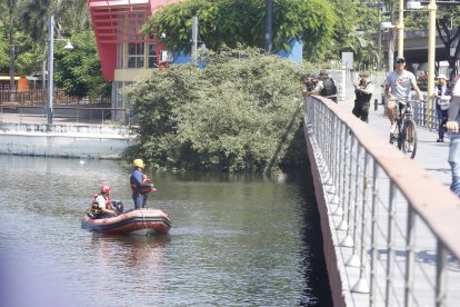 En horas de la mañana, la búsqueda fue realizada por personal del Cuerpo de Bomberos