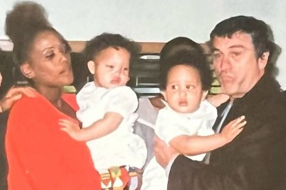 Imagen de la Familia de Niro antes de la transición de Aaron.