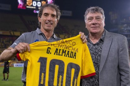 Exentrenador de Barcelona: Guillermo Almada y Miguel Ángel Brindisi.