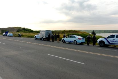 La policía de la península cerró el área para investigar el caso de la mujer asesinada.