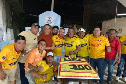 La gigante torta de Barcelona SC por sus 100 años causó sensación.