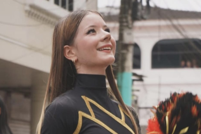 Leidy Álvarez aparece en varios videos culturales de su provincia.