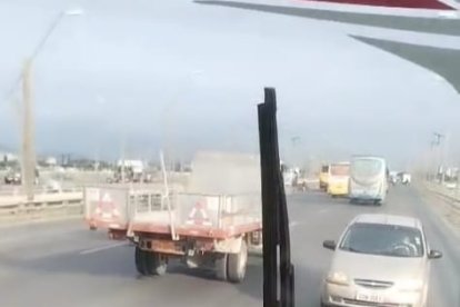 En la grabación se escucha el dialogo de la persona que graba con otra persona.