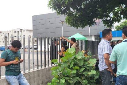 El dolor por la muerte del adolescente se reflejaba en el rostro de sus seres queridos.