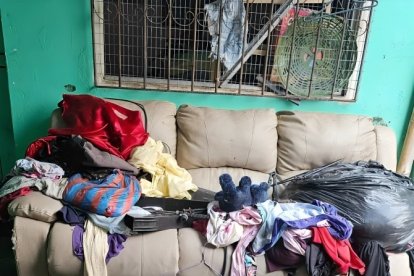 A pesar de la desaparición de Fortis, ropa y muebles aún se encontraban esparcidos por el lugar.