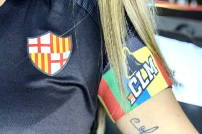 Un tatuaje en honor de su padre y la banda de capitán.