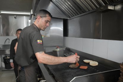 La hamburguesa es el plato estrella de Don Borrego.