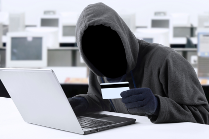 Evita caer en fraudes cibernéticos al hacer compras en línea.