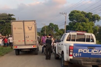 La Policía llegó al lugar a recabar indicios.